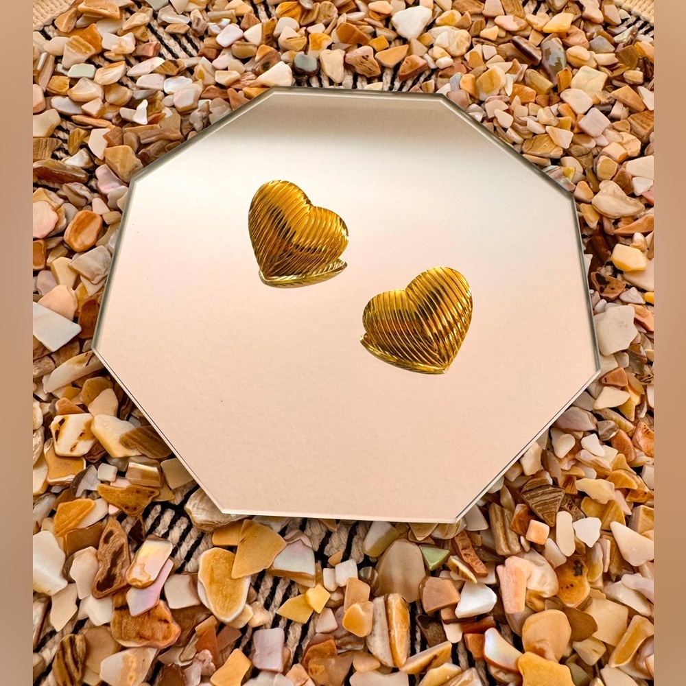 Ribbed Gold Heart Earrings